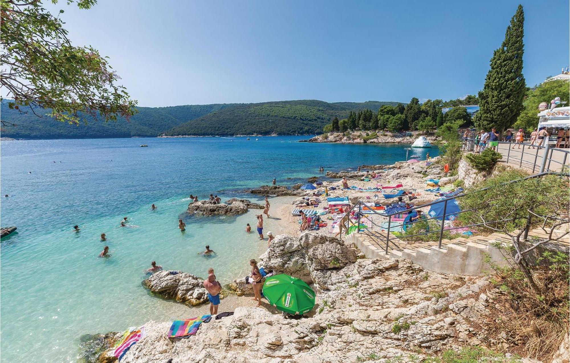 Beautiful Apartment In Rabac With Kitchen エクステリア 写真